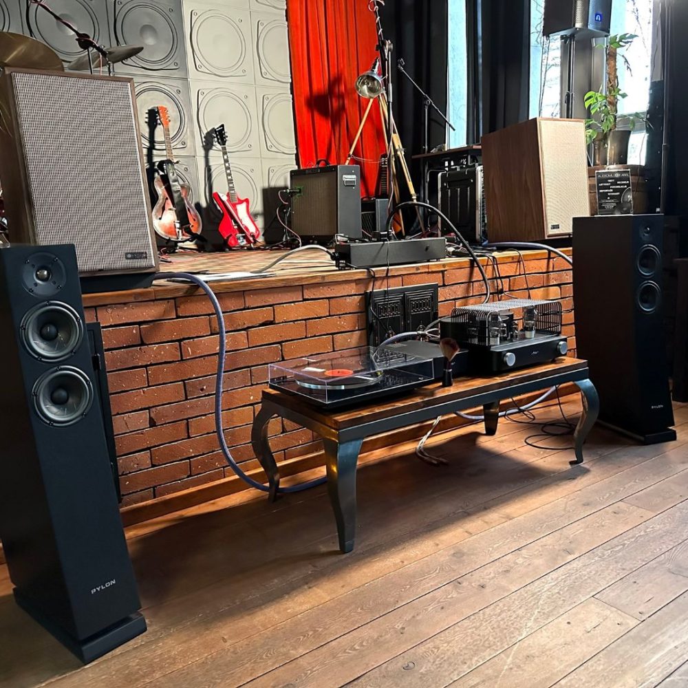 Q21-Audiomuzofans.pl-Jasper-25-mkII-Active-Pylon-Audio-01